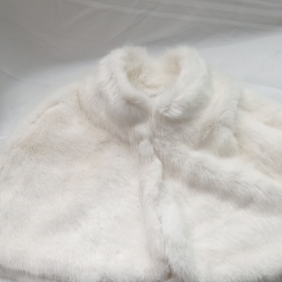 Brand New David's Bridal Faux Fur Wedding Caplet Shoulder Cape - Picture 3 of 5